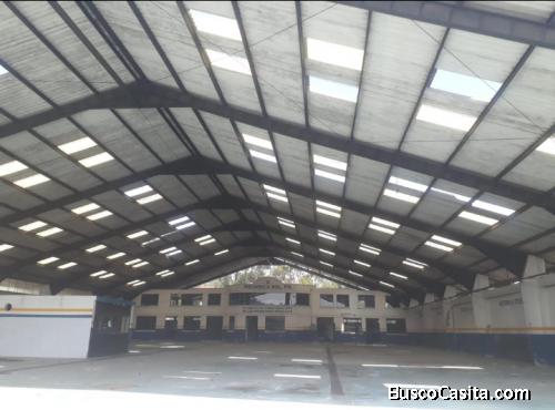 ARRIENDO GALPÓN CON ÁREA DE TERRENO Y OFICINA SECTOR EL CONDADO 