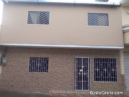Casa de dos pisos en venta 