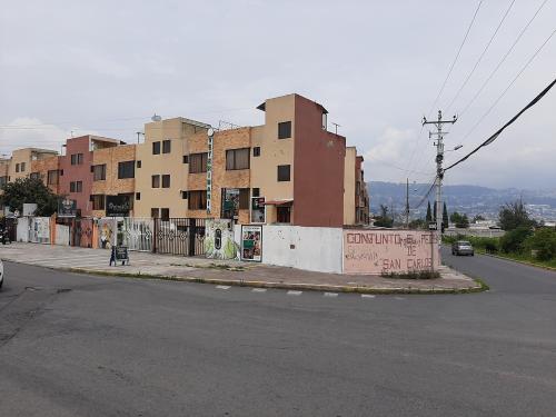 Salida al Tingo, Casa de venta en 3 plantas,  alcobas, local, patio, $ 82.000 