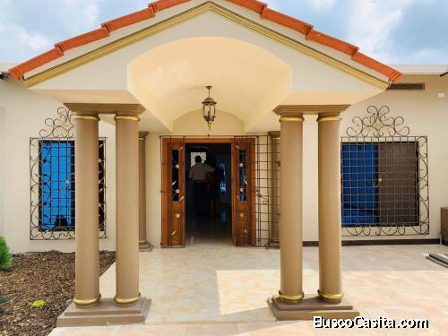 Hermosa y elegante casa en Nobol