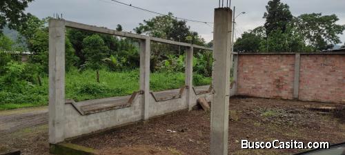 SE VENDE TERRENO ESQUINERO CON EXTRUCTURAS DE CEMENTO