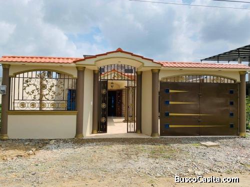 Hermosa y elegante casa en Nobol