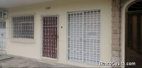 Alquilo Departamento con Local Comercial