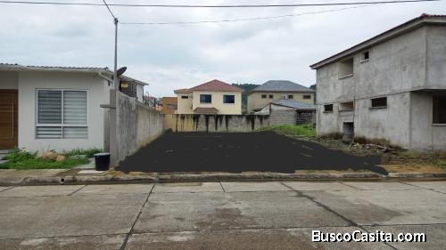 VENDO TERRENO EN URBANIZACIÓN CONDADO VICOLINCI DE 300 M2