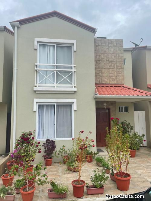 Hermosa casa en Urbanización La Perla