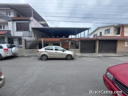Venta de Casa de una Planta en Daniel Alvarez 