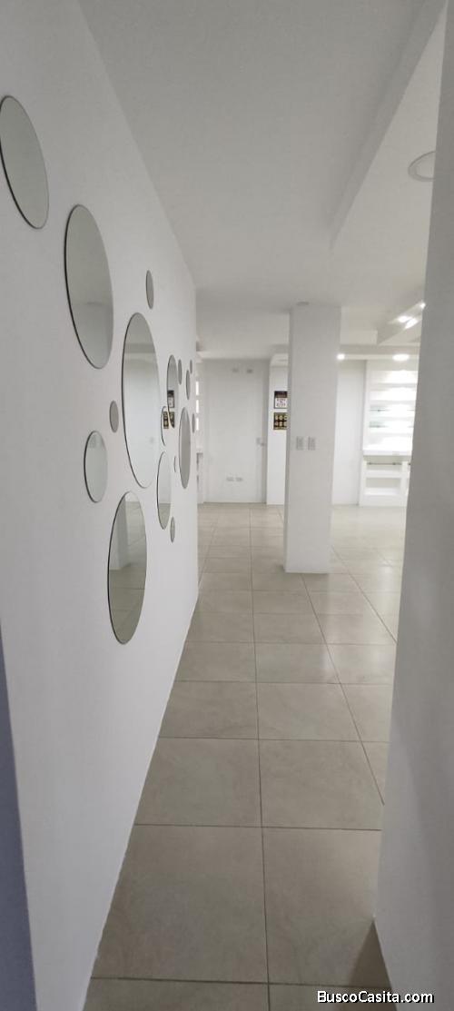 Alquilo Hermoso local comercial en Manta