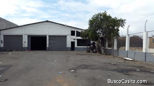 REMATO BODEGAS OFICINAS EN CALLE PRINCIPAL DE ATACAMES..  GRAN OPORTUNIDAD!!!