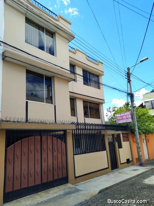 VENDO CASA DE TRES PISOS, SECTOR STA. ANITA 2 AL SUR CENTRO DE QUITO