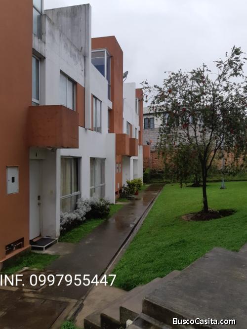 Casa esquinera en conjunto