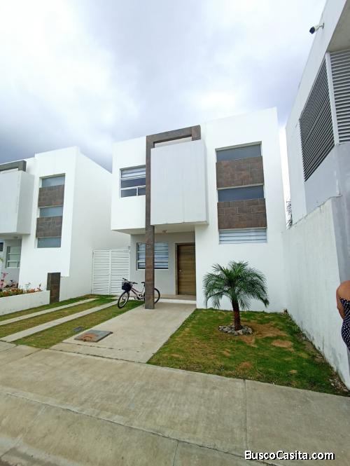  Se Alquila Hermosa casa al sur en Manta.