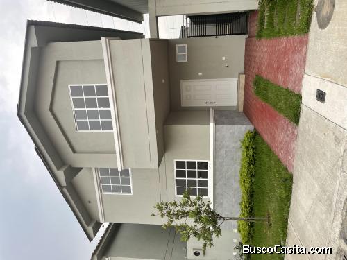 Alquilo casa por estrenar en casa laguna 