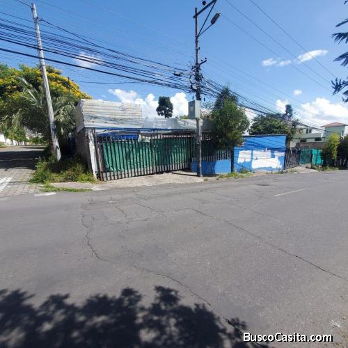 Venta 1104.93 m² Terreno Esquinero en el Condado con cerramiento 