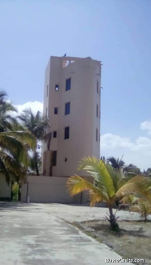 En venta por viaje: Tres Propiedades en Una.