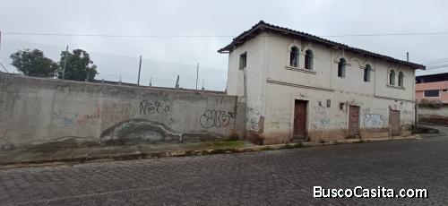 450 m² Terreno Esquinero con Casa Patrimoniada Para Reconstruir y Remodelar