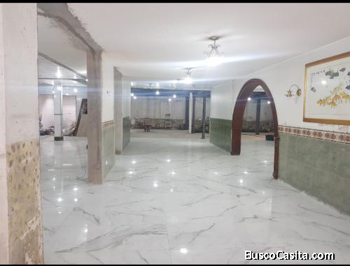 ARRIENDO AMPLIO LOCAL VARIOS AMBIENTES SECTOR LA SHYRIS