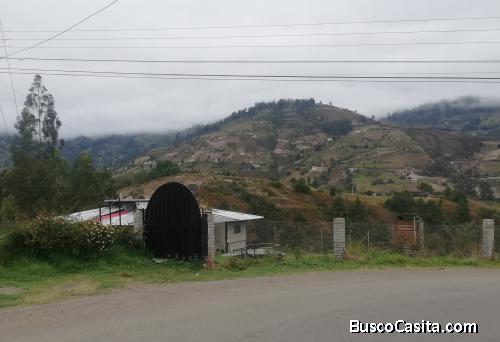 Terreno Con Villa Tipo Cabaña En Chordeleg, A 3 Minutos De La Plaza Central, 775m2.
