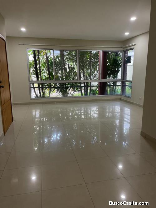 Vendo fabuloso departamento en sector UESS de 3 habitaciones y PB con patio
