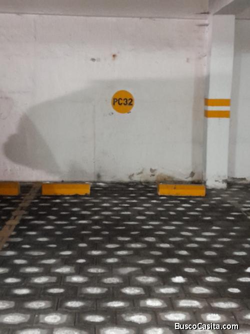 Arriendo Parqueadero cubierto
