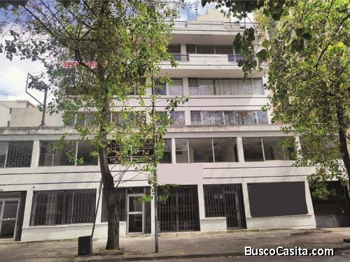 VENDO EDIFICIO DE 6 PISOS CON LOCALES COMERCIALES SUITS Y DEPARTAMENTOS NORTE DE QUITO