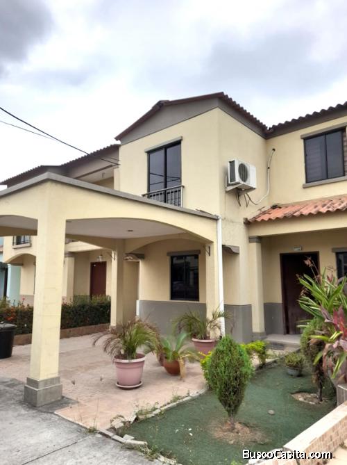 Casa Linda en Venta 2 plantas - 113 m2 construcción - Urb Veranda ¡Lugar Seguro para Vivir!!