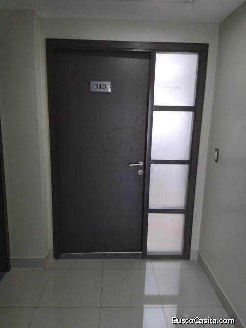Oficina en venta con parqueo de oportunidad