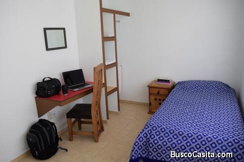 HABITACI0N AMOBLADA DISPONIBLE