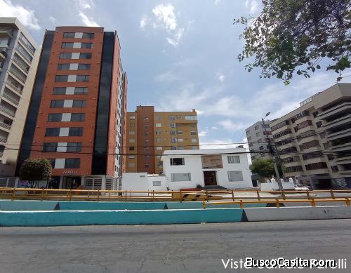 Departamento La Carolina, segundo piso, diagonal a la Embajada de China $115000, guardianía