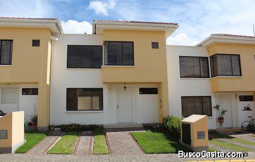 Casa conjunto los Alisos, Pusuqui, de 2 plantas con piscina comunal y guardianía