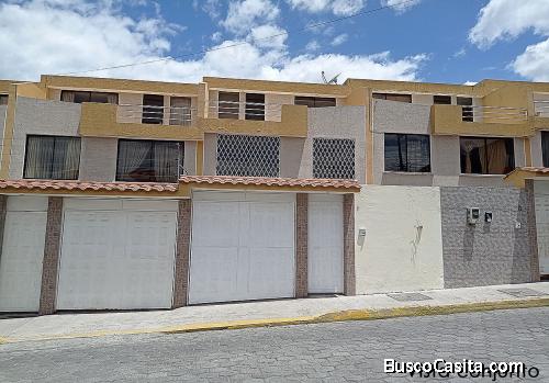 Casa de arriendo Pomasqui, calle San José, conjunto Cielito Lindo 3, 2 parqueaderos
