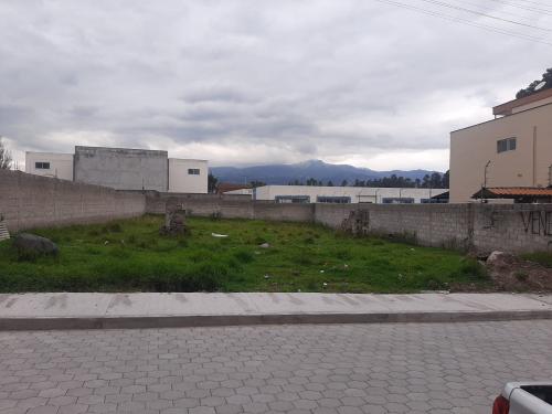 Vendo terreno plano, 600m2, todos los servicios