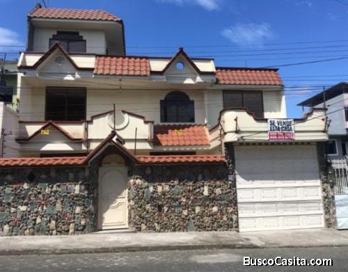 CASA AMPLIA EN VENTA O EN ALQUILER 