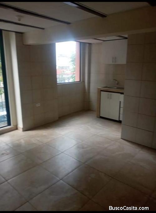 ARRIENDO DEPARTAMENTO TRES DORMITORIOS SECTOR AMAZONAS CENTRO NORTE