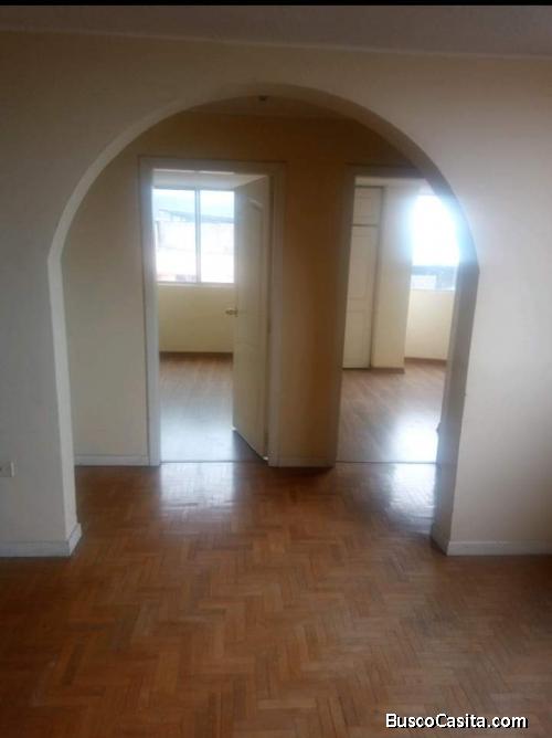 ARRIENDO DEPARTAMENTO DE TRES DORMITORIOS CON TERRAZA PRIVADA SECTOR NORTE QUITO AGENCIA DE TRÁNSITO