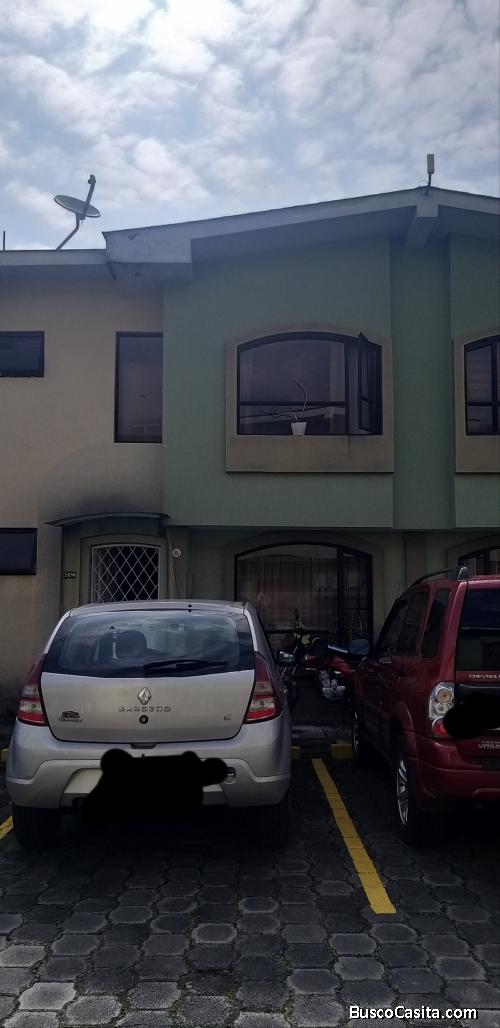 Arriendo casa en Conocoto cerca colegio La Salle