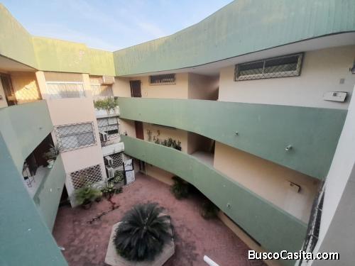 Vendo departamento Kennedy detras del Policentro 3 piso