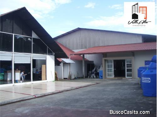 NAVE INDUSTRIAL AMPLIA EN MACAS.