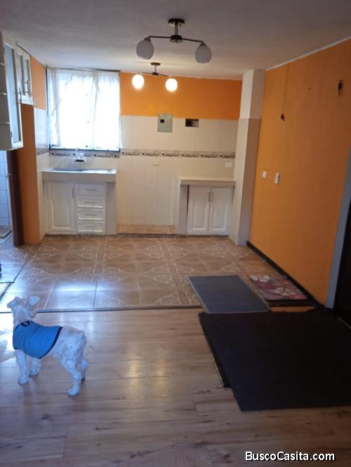 Departamento de 3 dormitorios con parqueadero. Localizado en el Sector Solanda