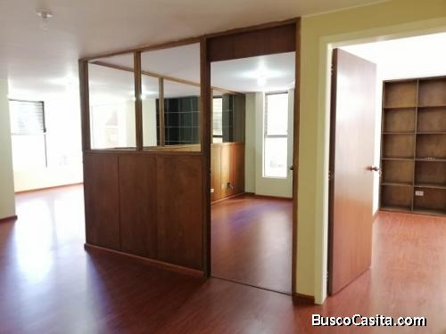 RENTOEN QUITO AMPLIA 200M2 OFICINA DE 8 AMBIENTES CON 1 PARQUEADERO 