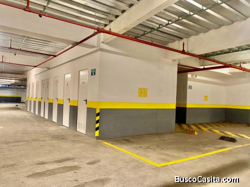 VENDO PARQUEADERO EN EL EDIFICIO AMAZONAS PARC AL NORTE DE QUITO