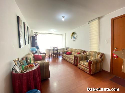 Departamento de venta en la av Diego de Vasquez frente hospital IEES San Francisco 