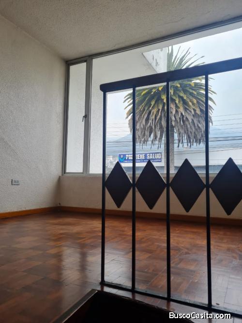 ARRIENDO CASA INDEPENDIENTE SECTOR LA JIPIJAPA QUITO