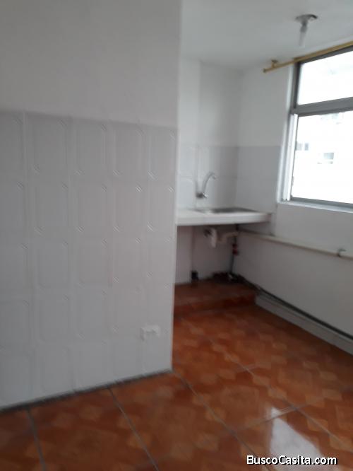 ARRIENDO Cuarto, cocina y baño 