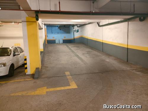 VENDO PARQUEADERO EN EL EDIFICIO AMAZONAS PARK NORTE DE QUITO