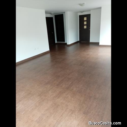 Arriendo departamento 83 m2  a 450 dólares frente a la General Norte del Estadio Atahualpa 