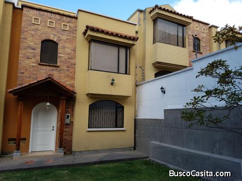 VENDO CASA CONJUNTO PRIVADO SECTOR SAN FERNANDO NORTE QUITO