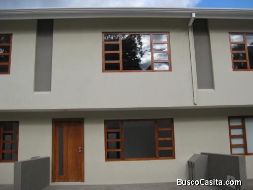 Casa de 2 dormitorios en condominio privado con piscina
