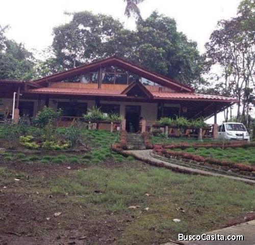 Hermosa Quinta sector Pedro Vicente Maldonado a 2 horas de Quito