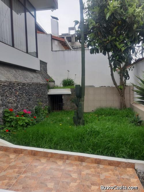 Se renta casa amplia sector parque Metropolitano