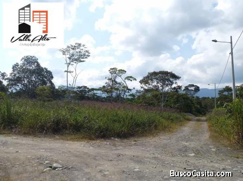 AMPLIO TERRENO ESQUINERO EN PROAÑO CERCA DE MACAS.